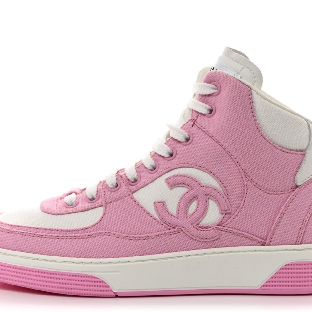 SOLD ! 🛑CHANEL PINK & WHITE HIGH TOP SNEAKERS. NIB SIZE 8.5 - Picture 9 of 14